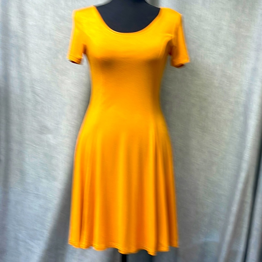 Forever 21 MustardMid Thigh Swing Dress Beautiful Flowing Movement!